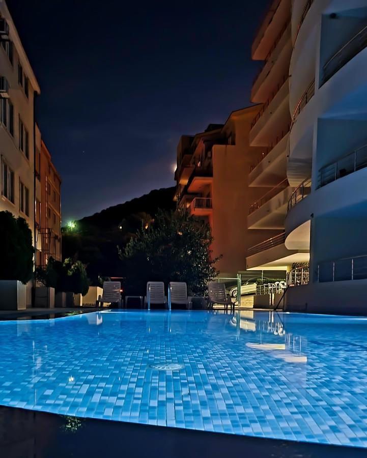 Anja & Ogo Apartments Sea View & Pool Petrovac Екстериор снимка