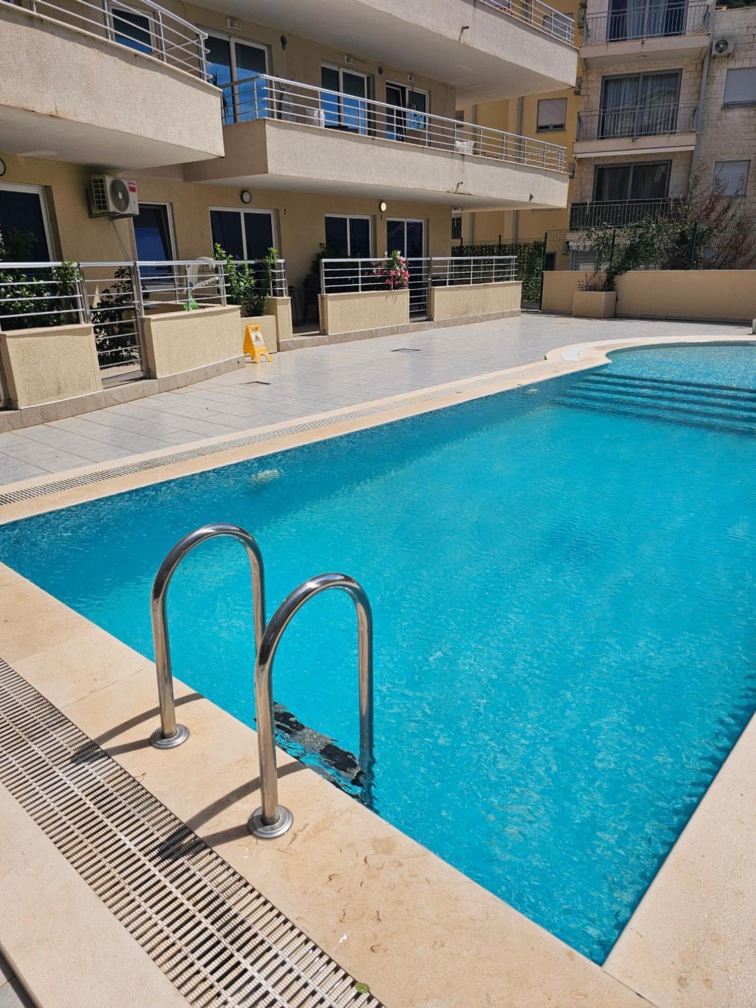 Anja & Ogo Apartments Sea View & Pool Petrovac Екстериор снимка